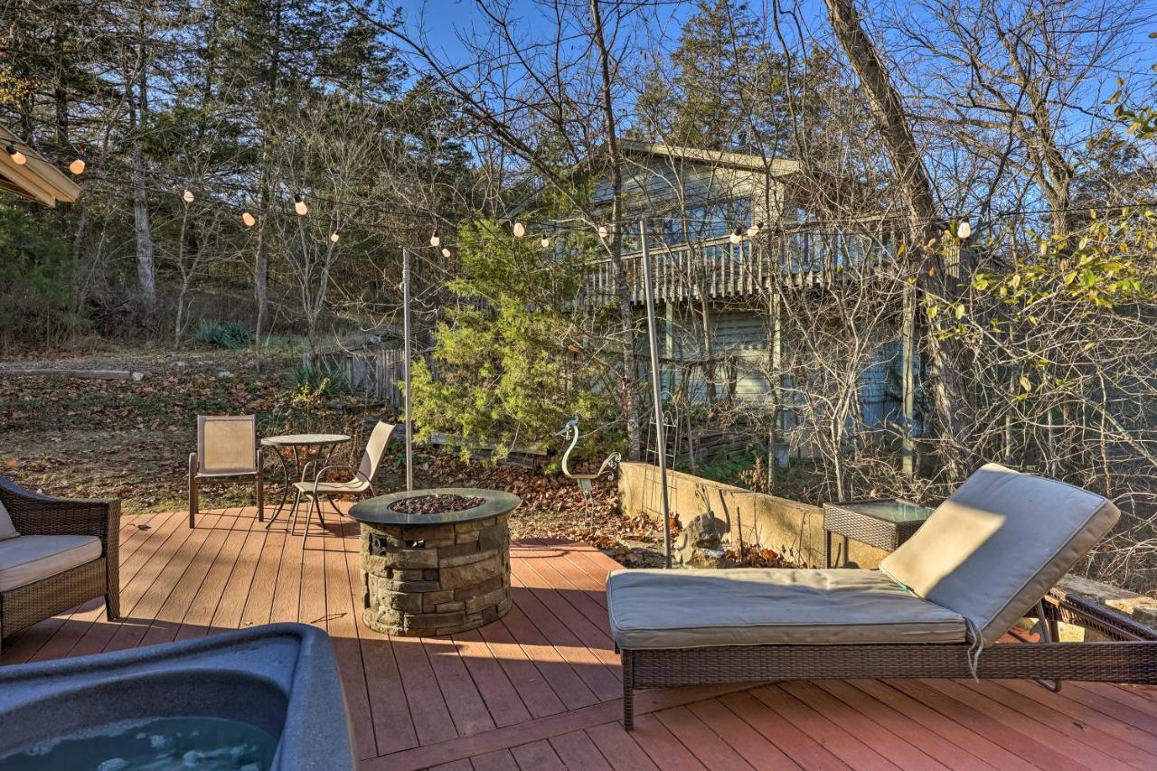 Holiday Island Home Hot Tub And Wood Stove! Exterior photo