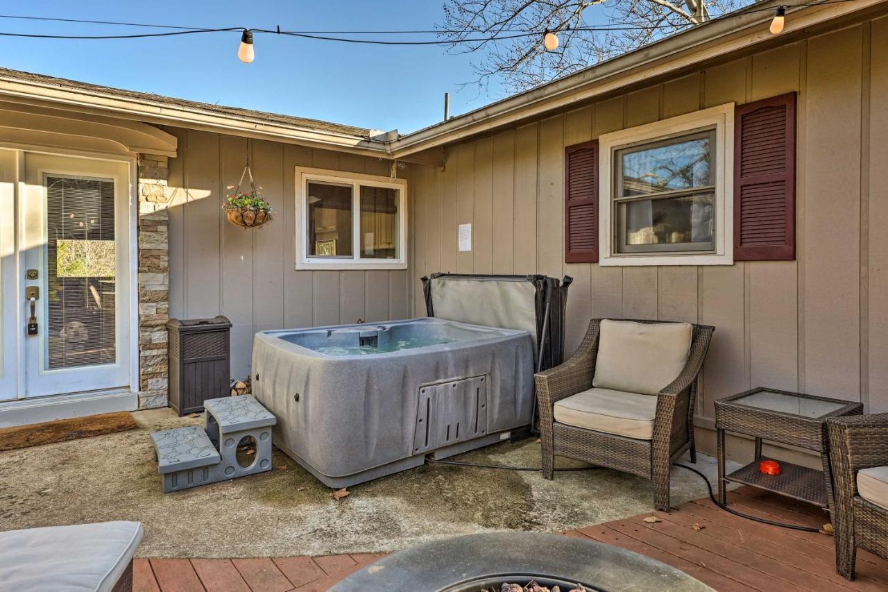 Holiday Island Home Hot Tub And Wood Stove! Exterior photo