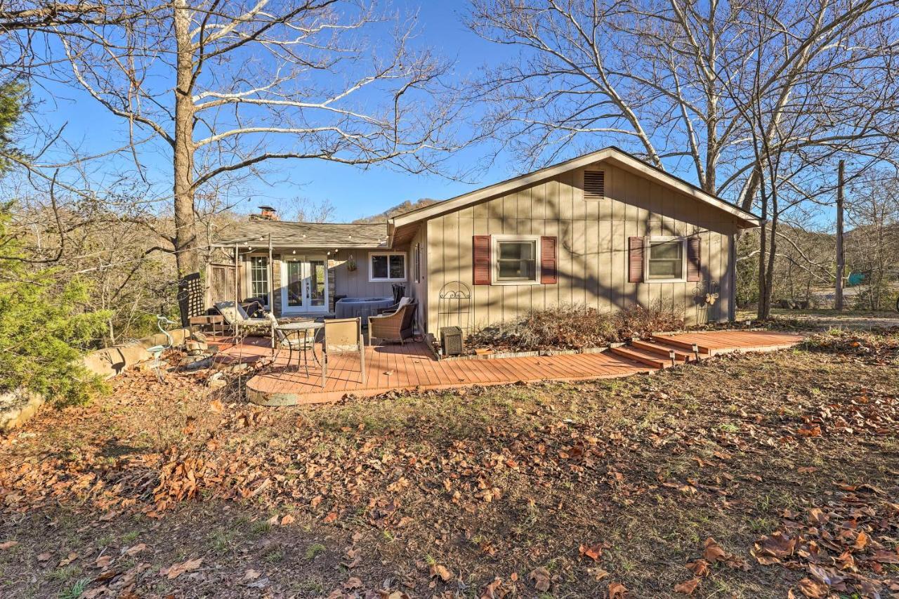 Holiday Island Home Hot Tub And Wood Stove! Exterior photo