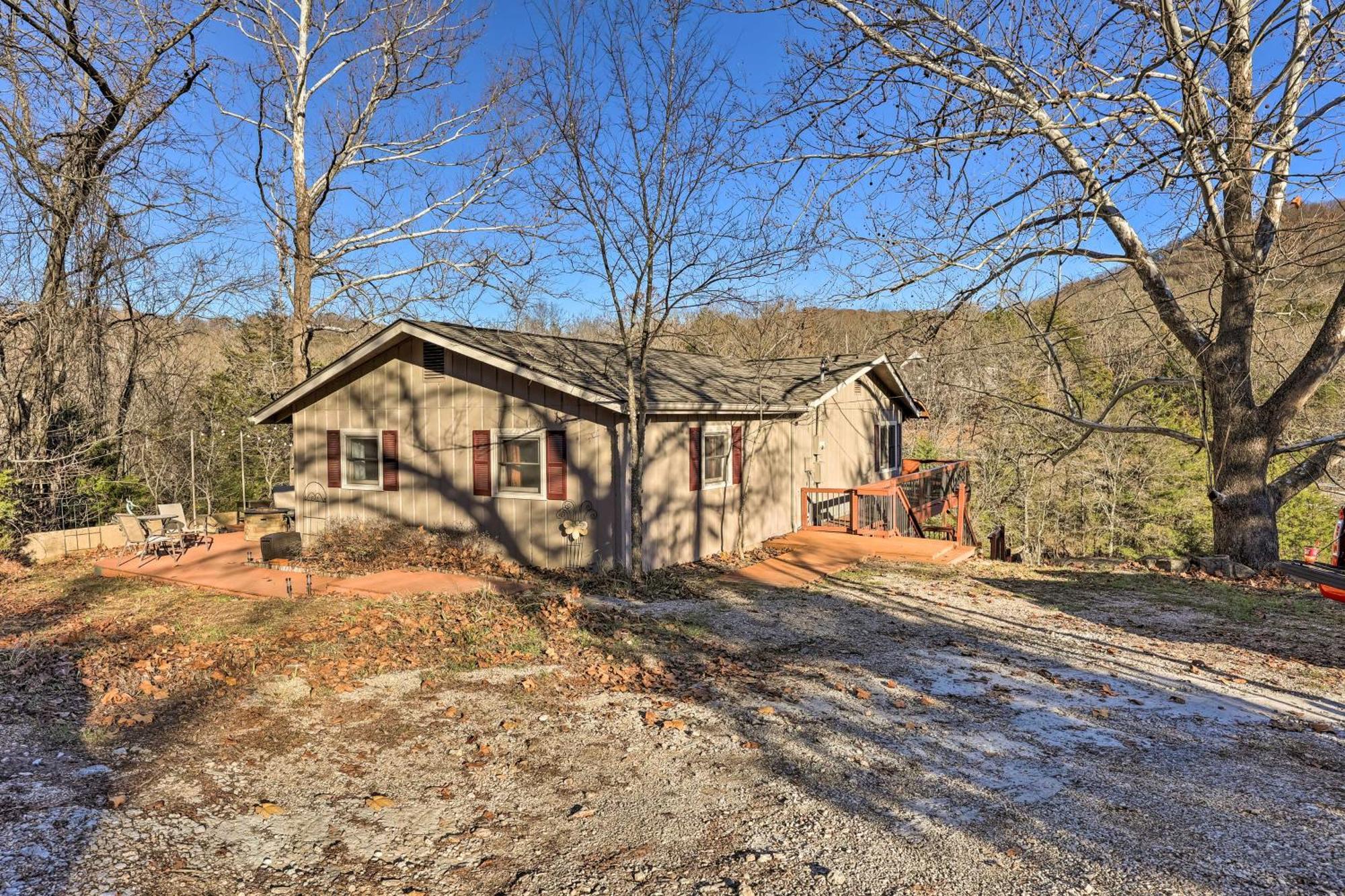 Holiday Island Home Hot Tub And Wood Stove! Exterior photo